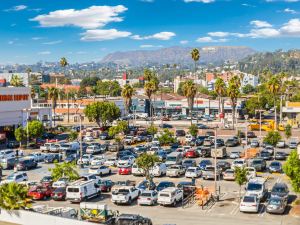 OneLuxStay in the Heart of Hollywood