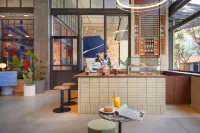 Moxy Sydney Airport - bar