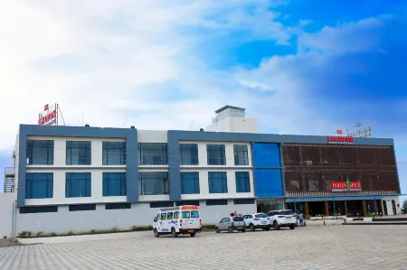 Kingdom Waterpark & Resort Отели рядом с достопримечательностью «8 GUJ BN NCC JUNAGADH»