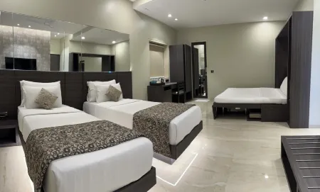 Hotel Landmark Fort Отели рядом с достопримечательностью «MCGM Garden Oshiwara»