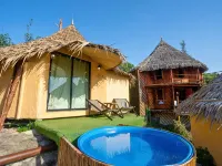 Paree Hut Resort - Ocean View