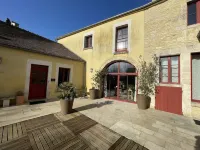 Le P'Tit Louis Hotels in Saint-Cyr-les-Colons