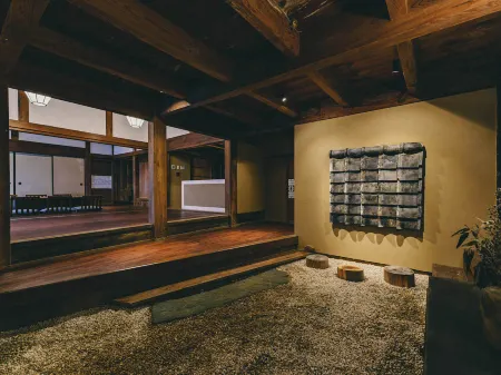 Kominakayado Loof Seinoie