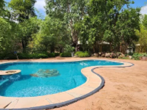 Bandhavgarh Meadows Hotels in Tala