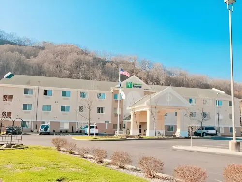 Holiday Inn Express & Suites CHARLESTON-KANAWHA CITY by IHG - Parking