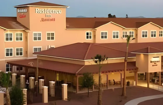 圖森機場居家酒店