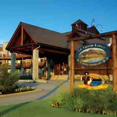 Le Grand Lodge Mont Tremblant Hotel Exterior