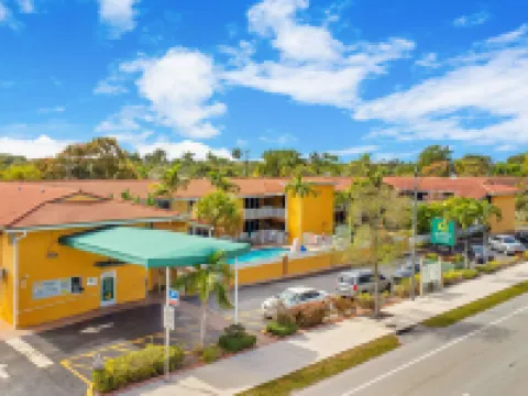 クオリティ イン & スイーツ エアポート / クルーズ ポート ハリウッド ハリウッドのホテル