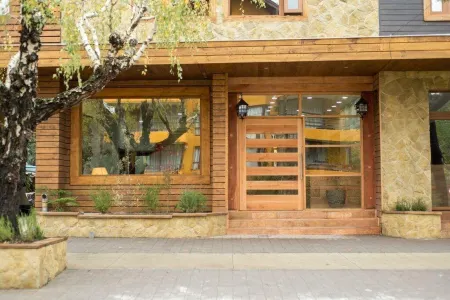 Hotel Pucón Indómito Отели рядом с достопримечательностью «Pucon playa Colo Colo.»