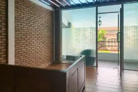 Urbanview Hotel Villa Q Gisting by RedDoorz Hotel di Gisting