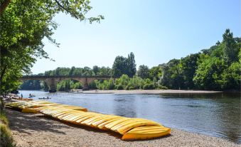 Gite Primevert - Beautiful Home in Vitrac with Wifi and 2 Bedrooms