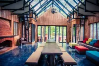 Baanpong Lodge Hotels in Ban Thi