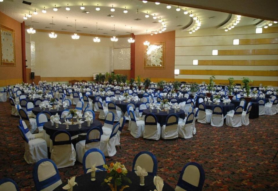 Regent Plaza Hotel & Convention CenterOver view