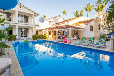 Beachfront 7Br Villa with Pool & Maid *Los Corales
