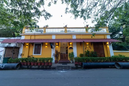 Dumas Guest House