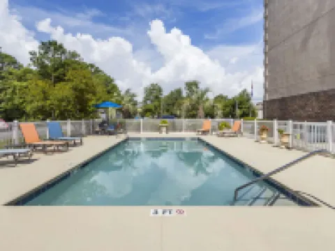 คอมฟอร์ต อินน์ ซัมเมอร์วิลล์ - ชาร์ลสตัน โรงแรมในซัมเมอร์วิลล์