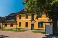 Gästehaus Burgblick Hotels in der Nähe von Müritz-Elde-Wasserstraße