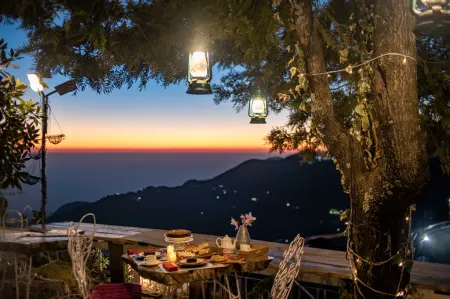 Seclude Mussoorie, Winterline Отели рядом с достопримечательностью «Mall Rd»