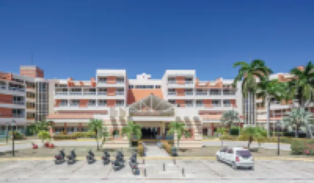 Occidental Arenas Blancas Hoteles cerca de Paradise beach