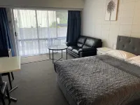 Aaron Court Motel Whangarei فنادق في Glenbervie