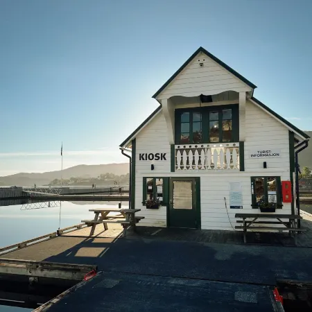 Heggland Huset Hotels in Tysnes