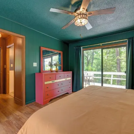 Pet-Friendly Cabin - 1 Mi from Fontana Lake!