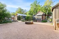 Camp Comfort Hotels in Center Point