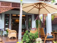 ريتش جاردن هاوس هوتل Hotels near وات لوكمولي