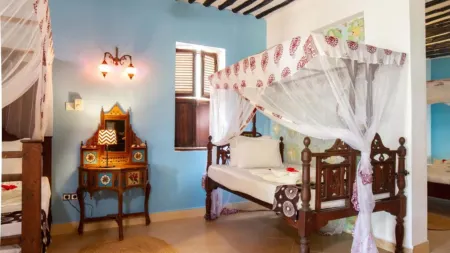 Cardamon Quadruple Family Suite Seaview with fans