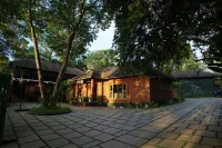 Mystery Maze Resort and Spa Pakshipathalam Bird Sanctuary附近的飯店