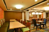 Fairfield Inn & Suites Hartford Airport - breakfast