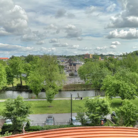 Courtyard Pigeon Forge