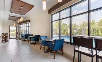 Holiday Inn Express & Suites Houston-Alvin