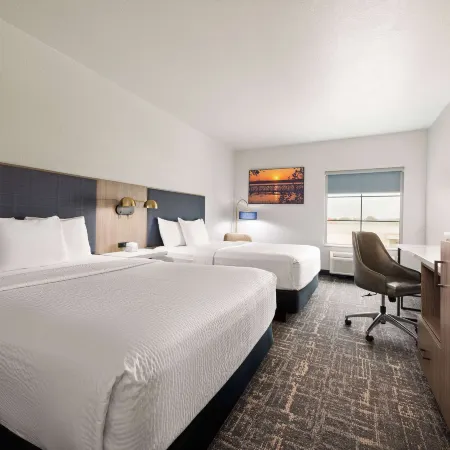 La Quinta Inn & Suites by Wyndham Ft. Worth - Forest Hill TX