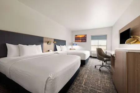 La Quinta Inn & Suites by Wyndham Ft. Worth - Forest Hill TX