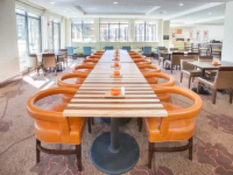 傑克遜佛洛伍得希爾頓花園酒店 弗洛伍德酒店