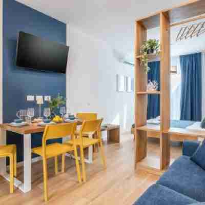 Taro's Blue Sea Apartment by Pleiades Home Rooms