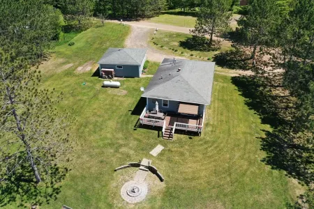 Quaint Year Round Cabin with Access to Lake Minnewawa