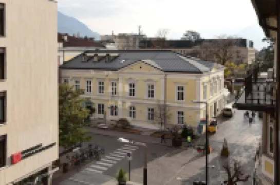 Stylish LIVING in the CENTER of Merano