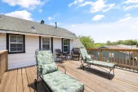 Harbor Headquarters - 1950's Cape Cod Style Home 4BR/2BA