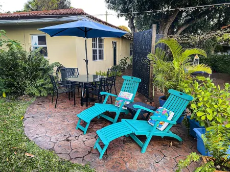 Spacious & refreshing, The Mango Cottage: Near the beach & all things S. FL!