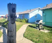 DB 10 High Tide--1 BR Cottage, Living Room, Kitchenette, Walk to Beach, Dogs OK!