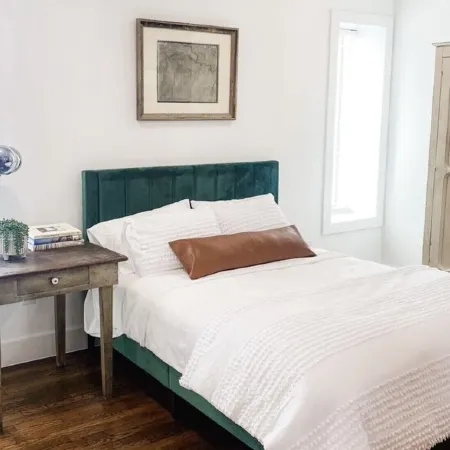 Downtown Stillwater Studio Apartment located upstairs