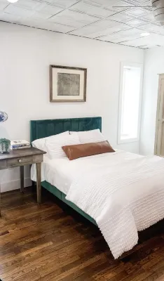 Downtown Stillwater Studio Apartment located upstairs