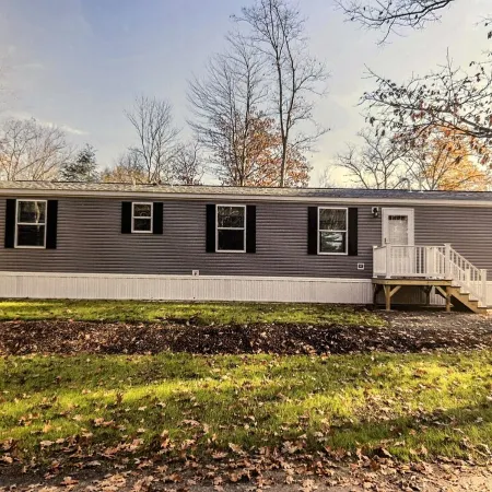 Cozy Home with Open Floor Plan Near Kennebunk and Maine Coast.