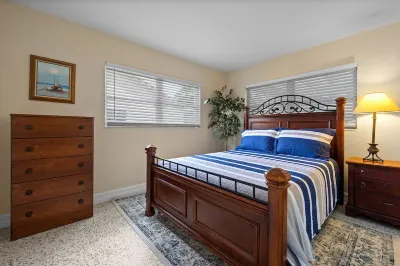 5735 - Cozy home in the heart of the Yacht Club! Hotels near Cape Coral Sports Complex