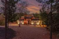 Unwind, Play, and Make Memories — Your Perfect Getaway Awaits! Beautiful Creek! Hotel a 