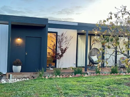 Cosy “Mod” in Clunes