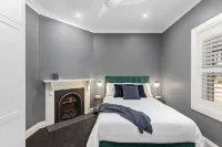 Luxury Cottage Accommodation - Restored/renovated 100 year old cottage