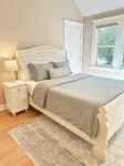 7Mins to Yale I ENTIRE HOUSE I Large fenced yard I King bed I 3BR I Group Gather - 4-Star